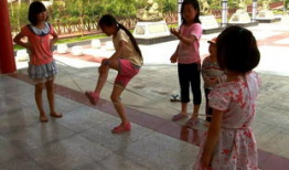跳皮筋的视频,跟随跳皮筋视频感受传统运动的魅力
